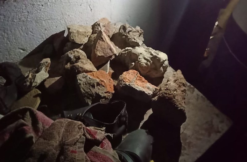 रात होते ही आसमान से बरसते हैं पत्थर, कई हो चुके घायल, पूरे मोहल्ले में चलती है खोजबीन, लेकिन नहीं मिलते पत्थरबाज