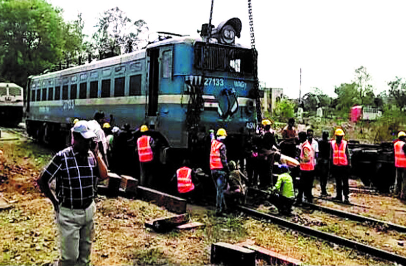 कोयला ट्रेन के इंजन में आई खराबी, 60 मजदूर लगे रहे, दिनभर चलता रहा काम