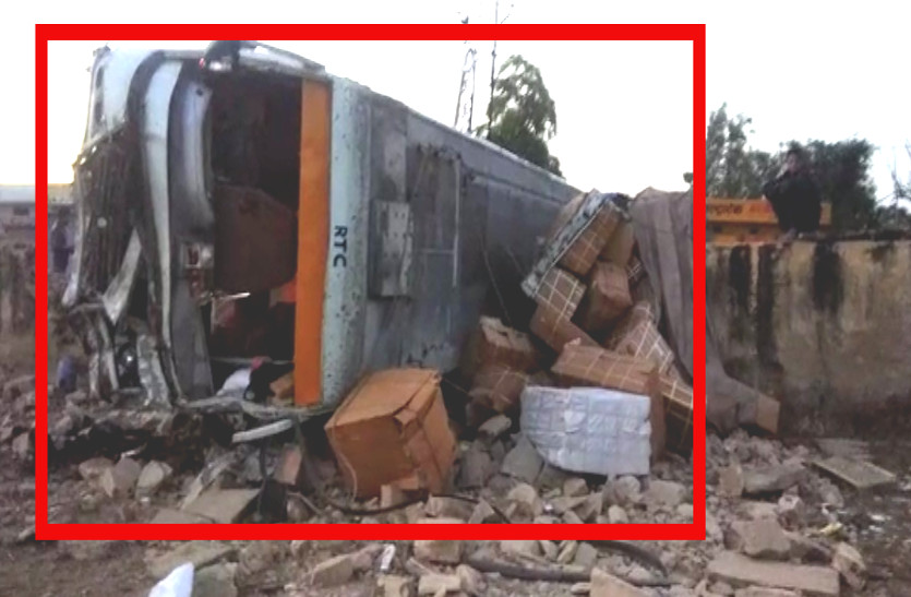 Overloaded Bus Overturned in Sikar Rajasthan, many injured