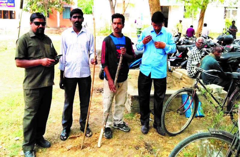 निर्वाचन शाखा के कर्मचारी हैं दहशत में, कार्यालय आने व जाने से क्यों घबरा रहे ये, पढि़ए पूरी खबर...