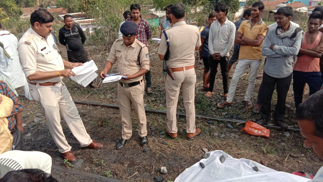 Malgadi, driver and railway employees who were passing through Kishore
