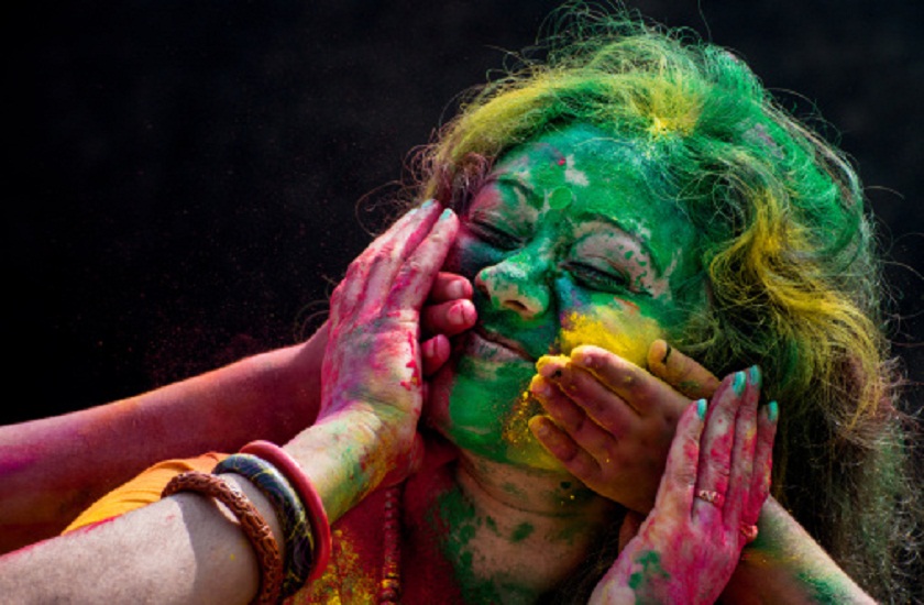 Learn how to keep your skin safe in Holi