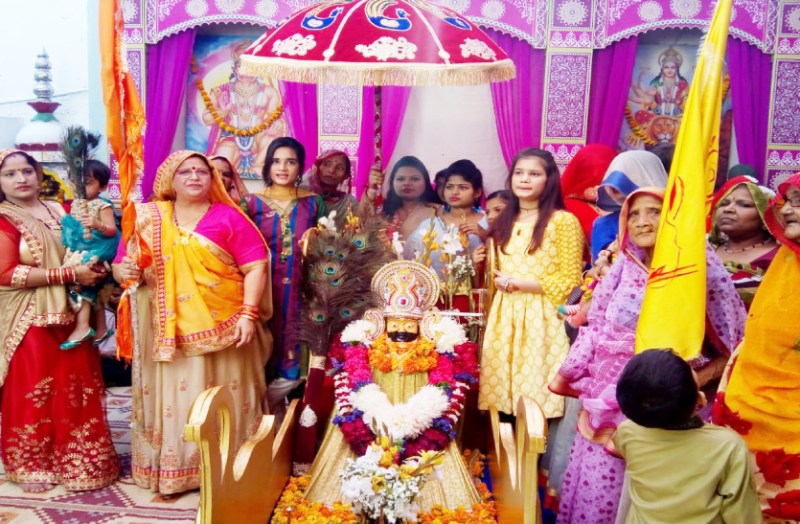 पाकिस्तान के करांची के रणछोड़ शहर, हैदराबाद और पसनी में स्थित श्याम मंदिरों में फाल्गुन महोत्सव धूमधाम से मनाया गया। एकादशी व द्वादशी पर महोत्सव में हिन्दू ही नहीं मुस्लिम समुदाय के लोग भी शरीक हुए।