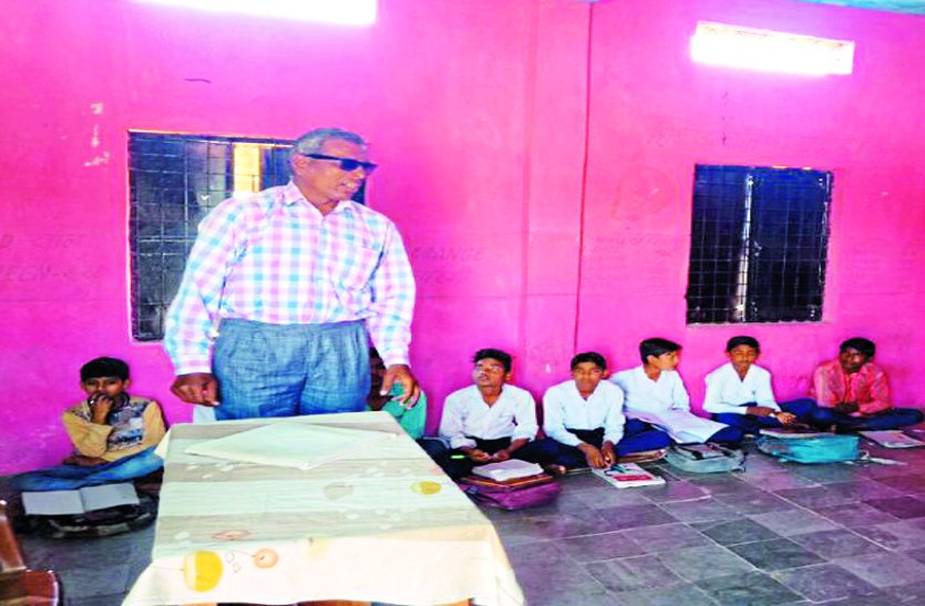 blind teacher ramgopal rawat teaches in school