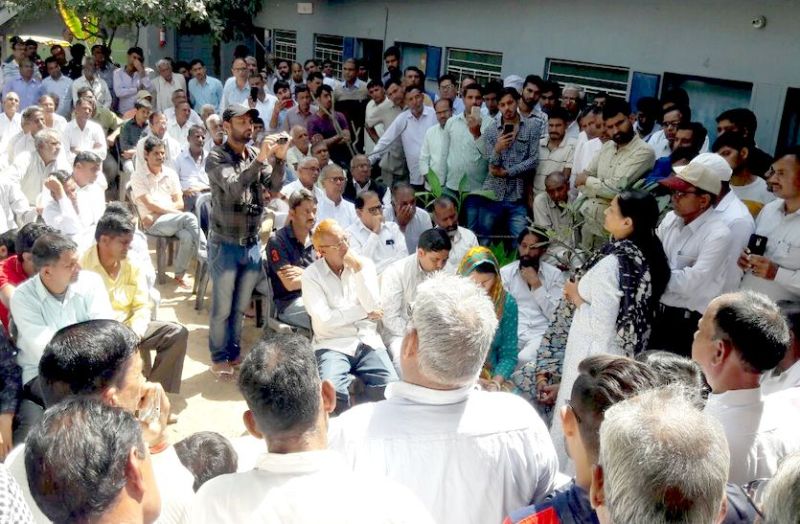 लोकसभा चुनाव के लिए भाजपा ने प्रदेश की 16 सीटों के लिए उम्मीदवार घोषित करने के बाद सियासी माहौल गर्माया हुआ है। दो दिन बाद ही यह निर्णय किया जाएगा कि संतोष अहलावत निर्दलीय चुनाव लड़ेंगी या नहीं।