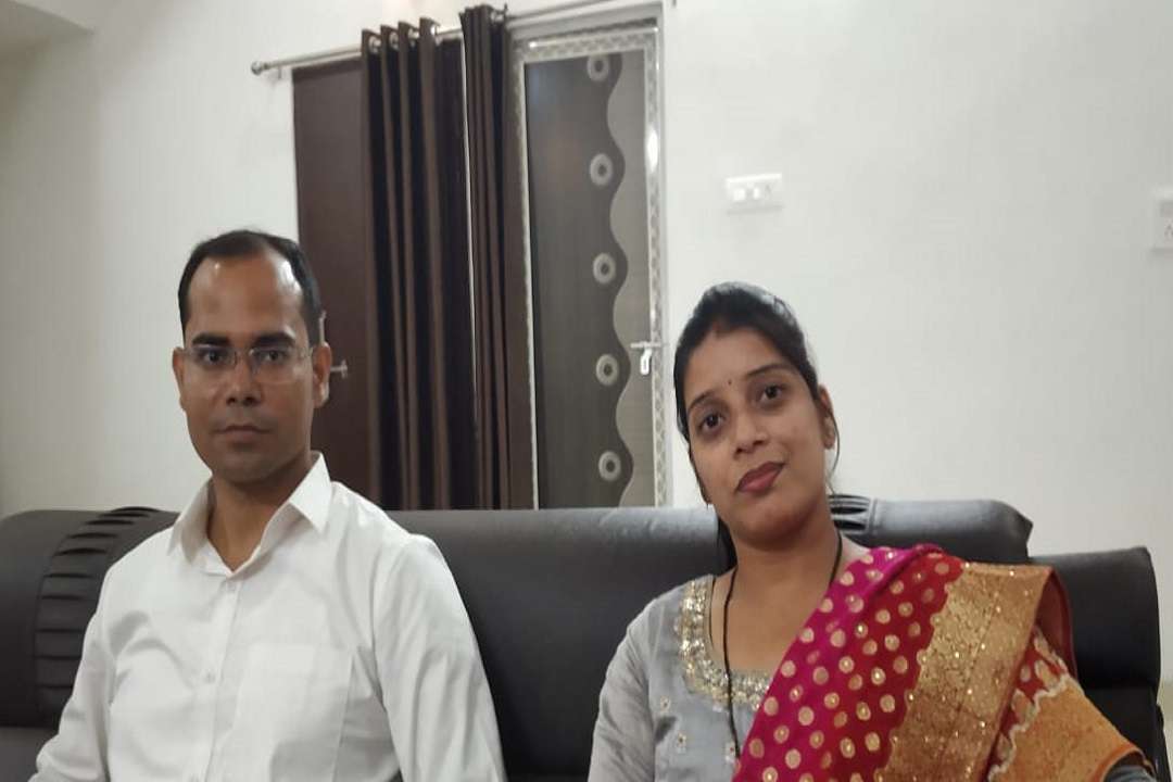 पति अरुण पांडेय के साथ अमृता पांडेय