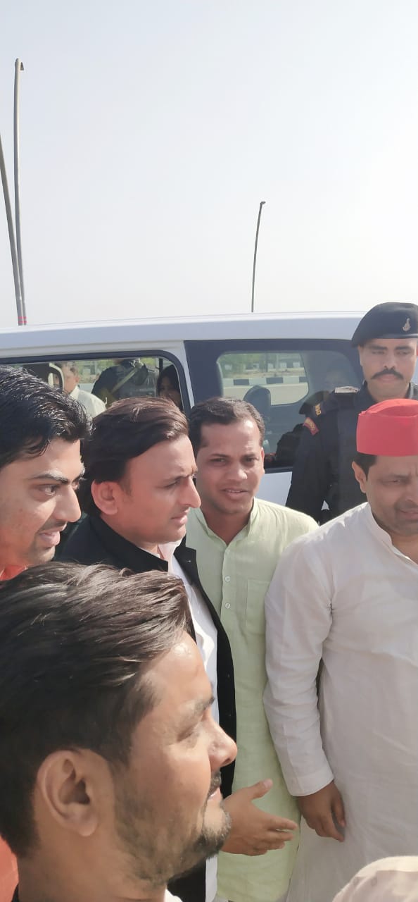 अखिलेश यादव