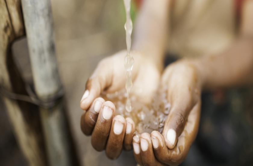 विश्व जल दिवस 2019:  साफ पानी के लिए ऐसे तड़प रहे हैं लोग, अगर अब भी कर रहे हैं पानी की बर्बादी तो...