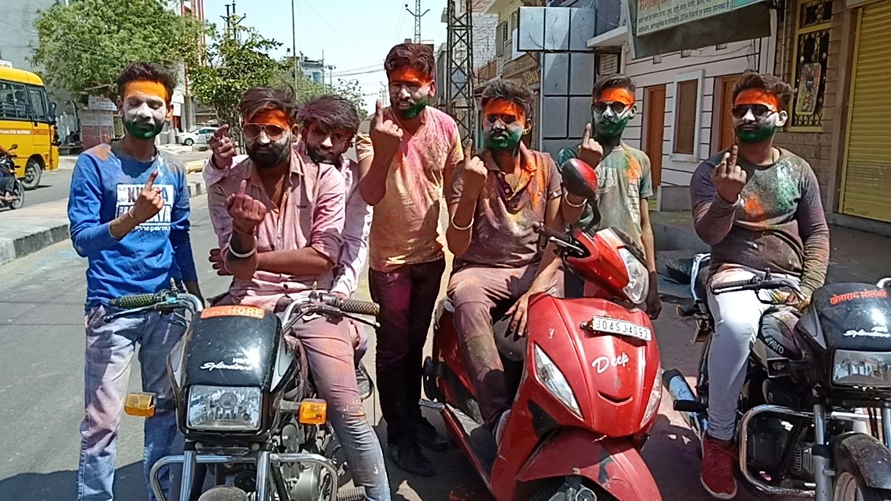 Patriotic color seen in Holi colors