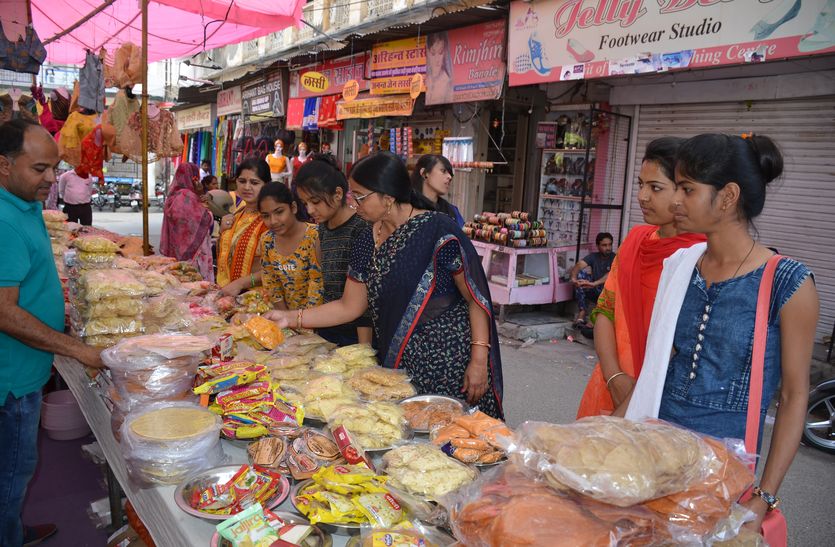 Sheetla Saptami: Women bought Papad-Pule in bhilwara