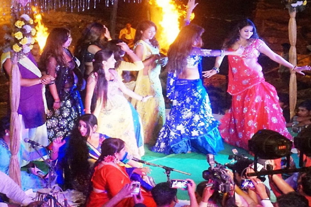 Nagar vadhu dance