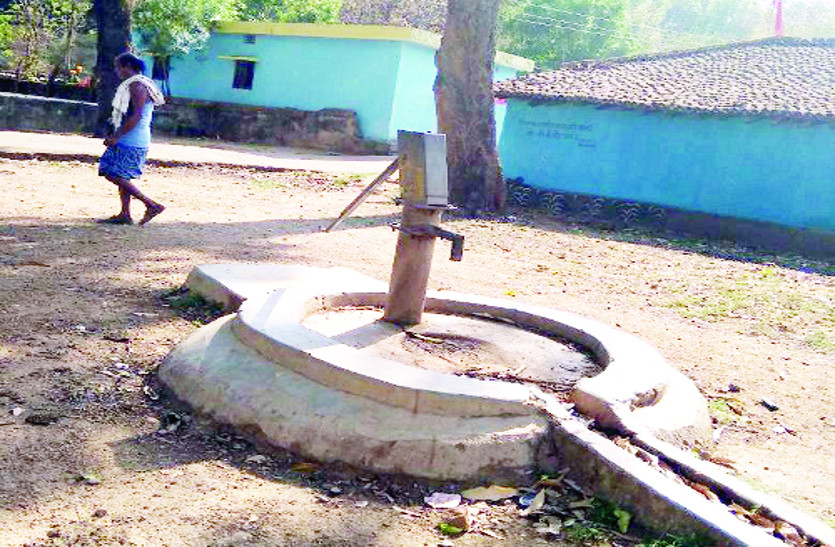 People from Jashpur Vananchal, who started facing the water crisis as