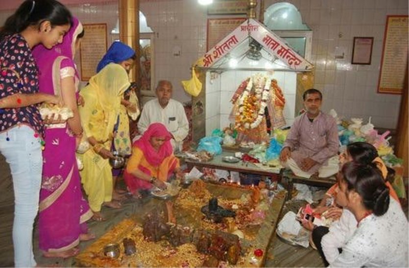 people worshiping goddess shitla on shitlasaptami in beawer
