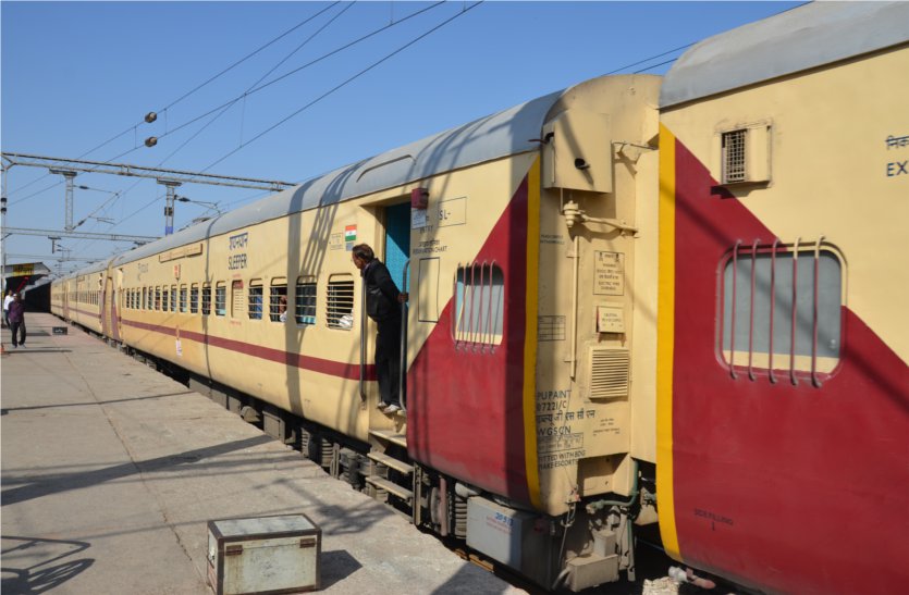 Now the excellent facilities in train, read news
