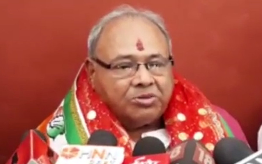 VIDEO: भाजपा-कांग्रेस प्रत्याशियों ने किया ये काम तो लोग देखकर हुए हैरान