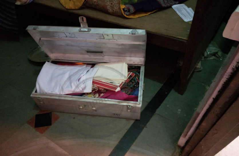 Stealing in a desert house in bhilwara