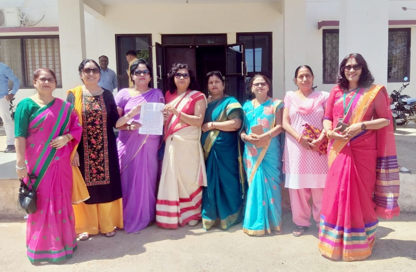 Social workers women submitted memorandum to SP in katni
