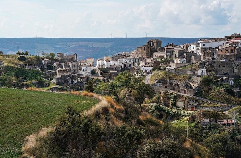 italian village offers huge amount to live there