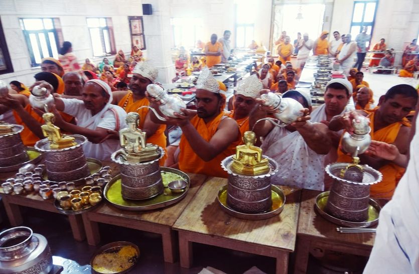 Why did women do dance in front of God? in bhilwara