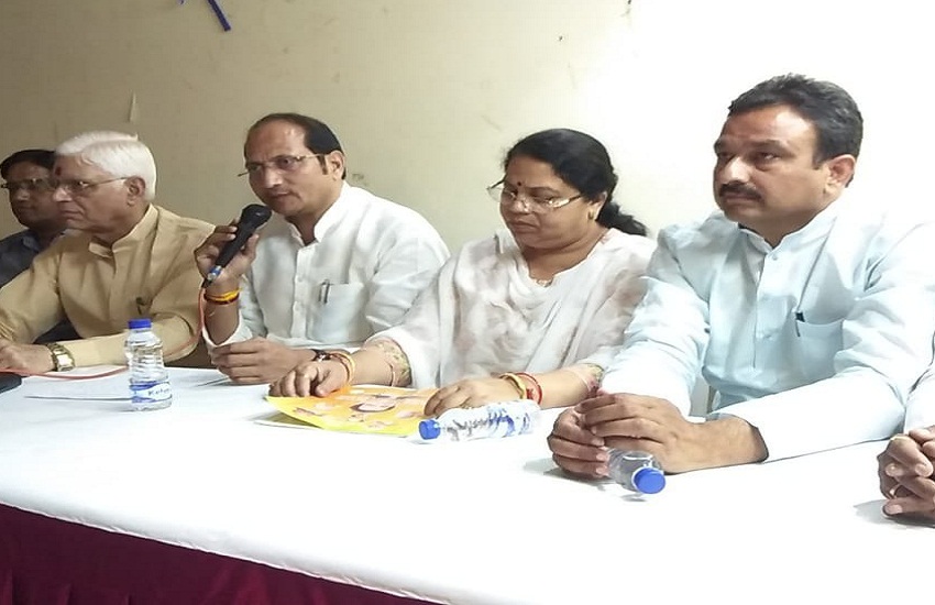 #chowkidar सहारनपुर पहुंचे मंत्री सुरेश राणा ने कहा ”चाैकीदार चाेर नहीं” देखें वीडियाे