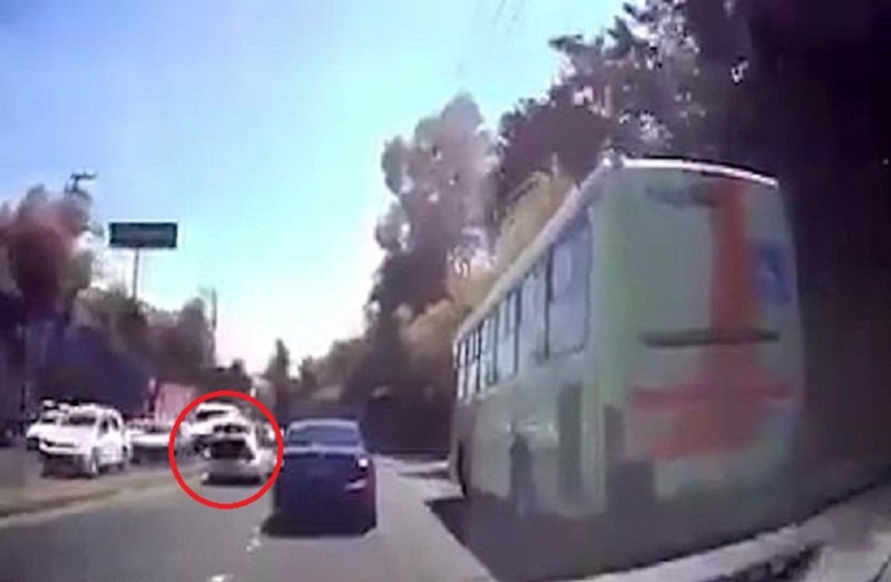 hostage jumps out of a moving car in Mexico