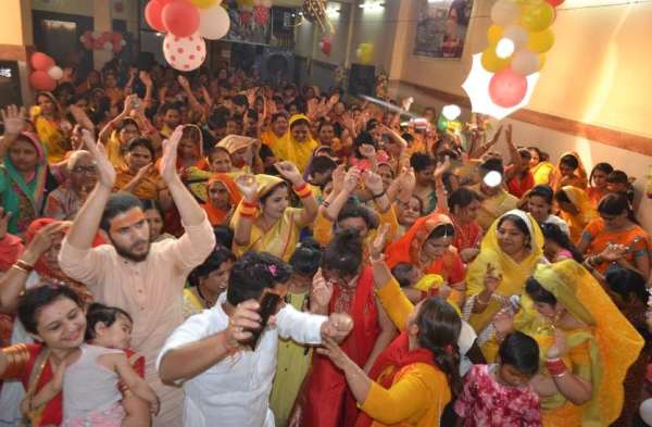 Organizing Bhagwat Katha in Mangal Bhawan katni