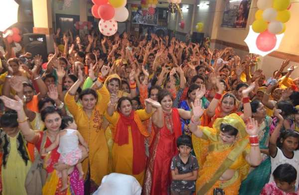 Organizing Bhagwat Katha in Mangal Bhawan katni