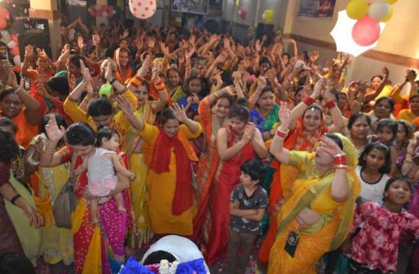 Organizing Bhagwat Katha in Mangal Bhawan katni