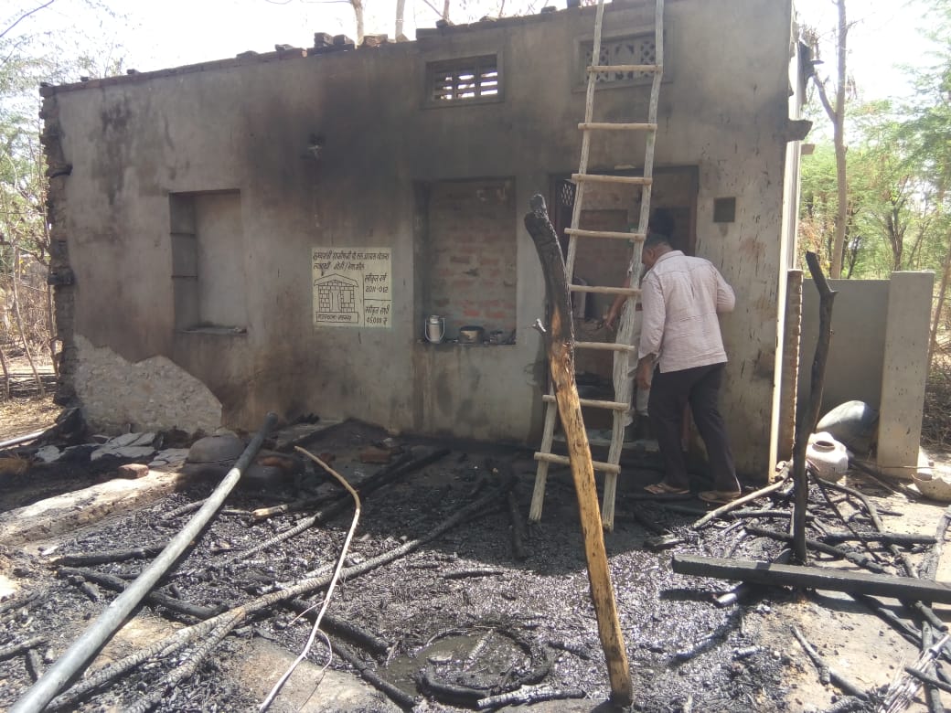 fire at home in mavli udaipur