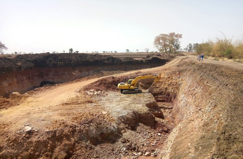 Illegal mining going on in village dhmna