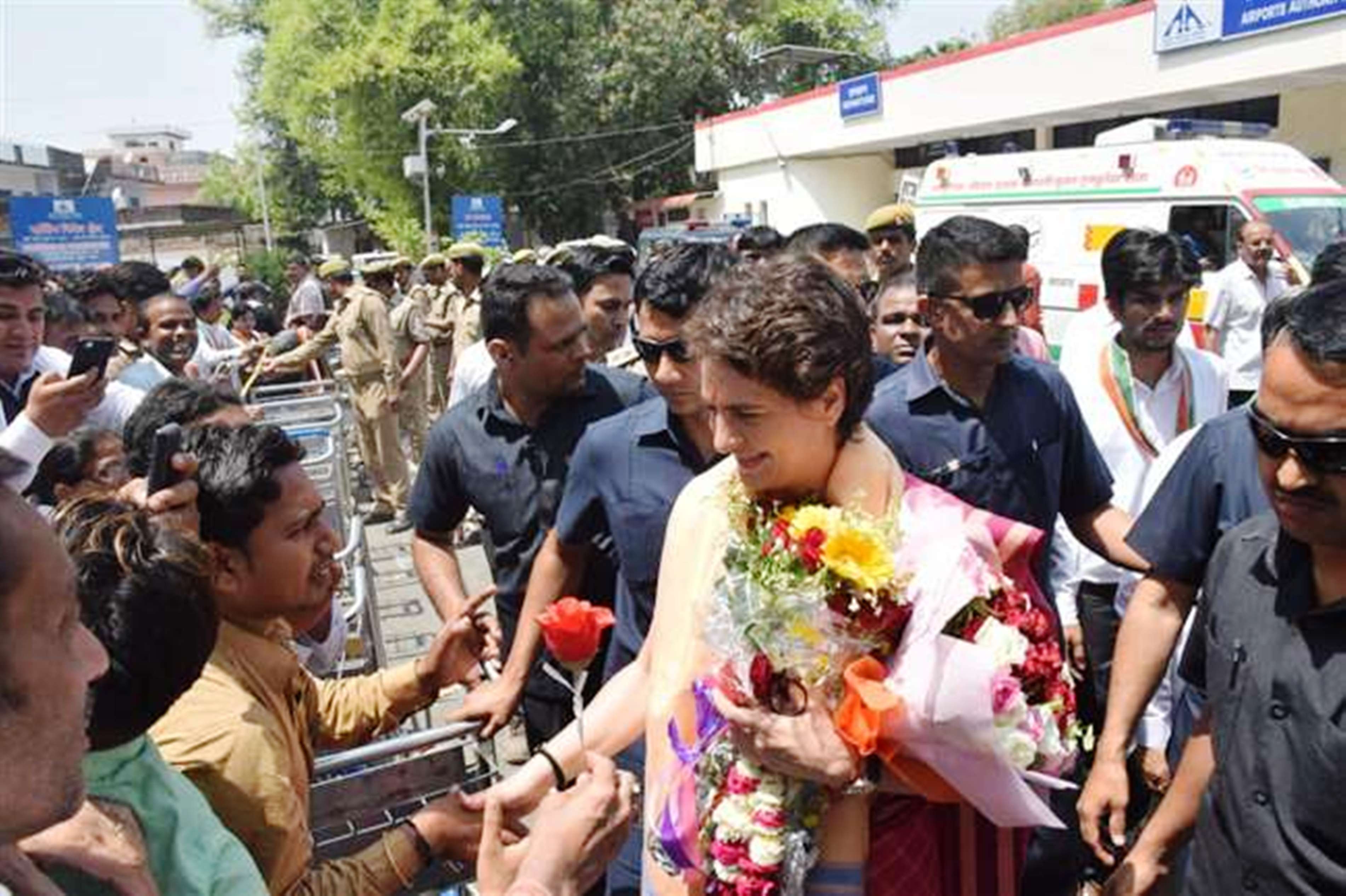 priyanka met congress workers in kanpur asked preparation for election
