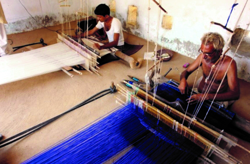 भले ही यहां का कपड़ा देश-विदेश में बनाया पहचान, पर नीतियों के ताने-बाने में उलझी बुनकरों की जिंदगी