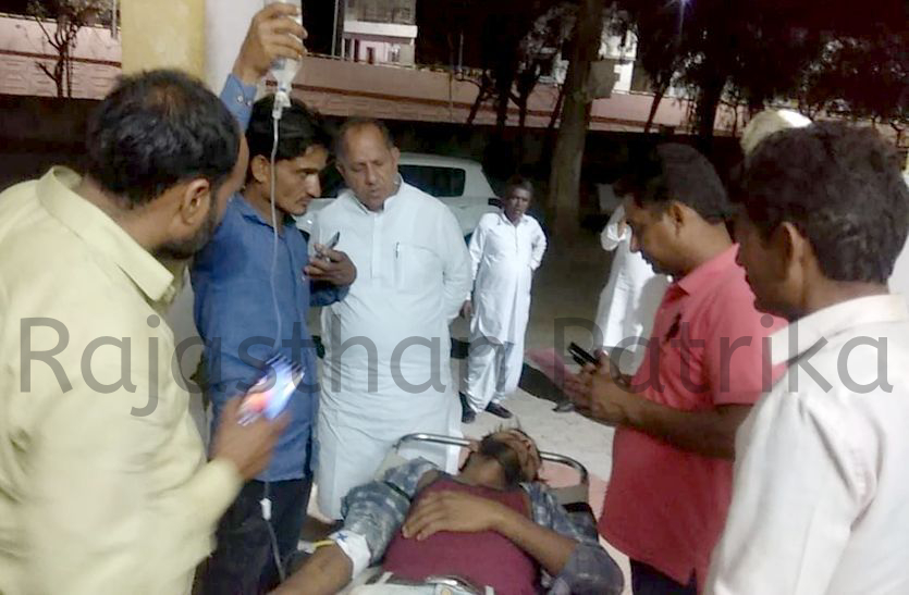 पूर्व केंद्रीय मंत्री सुभाषा महरिया ने घायल युवक की मदद की और उसे अपनी कार से रींगस सीएचसी पहुंचाया।