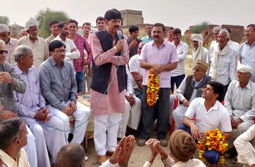 Lok Sabha Election 2019 : संसदीय सीट झुंझुनूं के कांग्रेस प्रत्याशी श्रवण कुमार ने कार्यकर्ताओं की बैठक के दौरान कई चौंकाने वाले बयान दिए है।