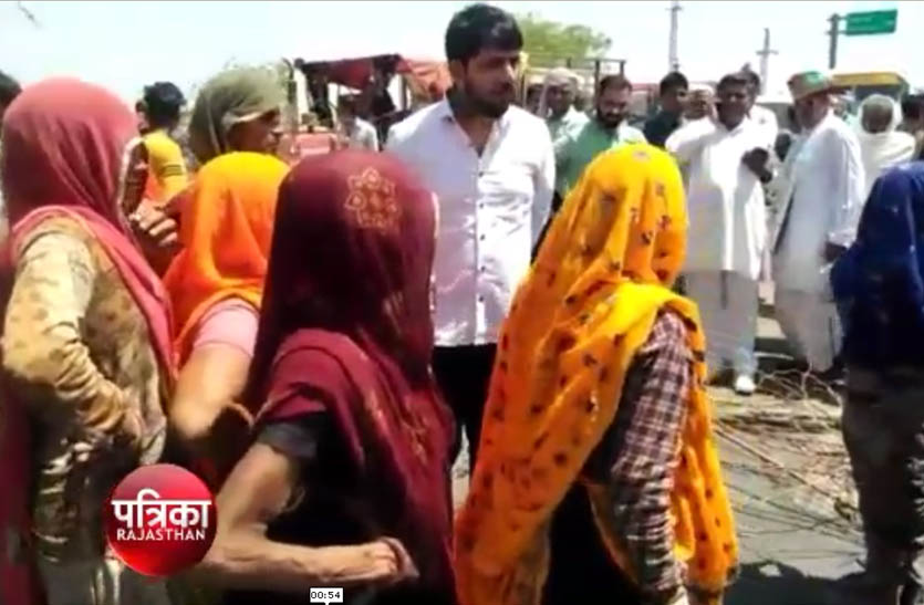 villagers-lean-on-national-highway-for-water-problem