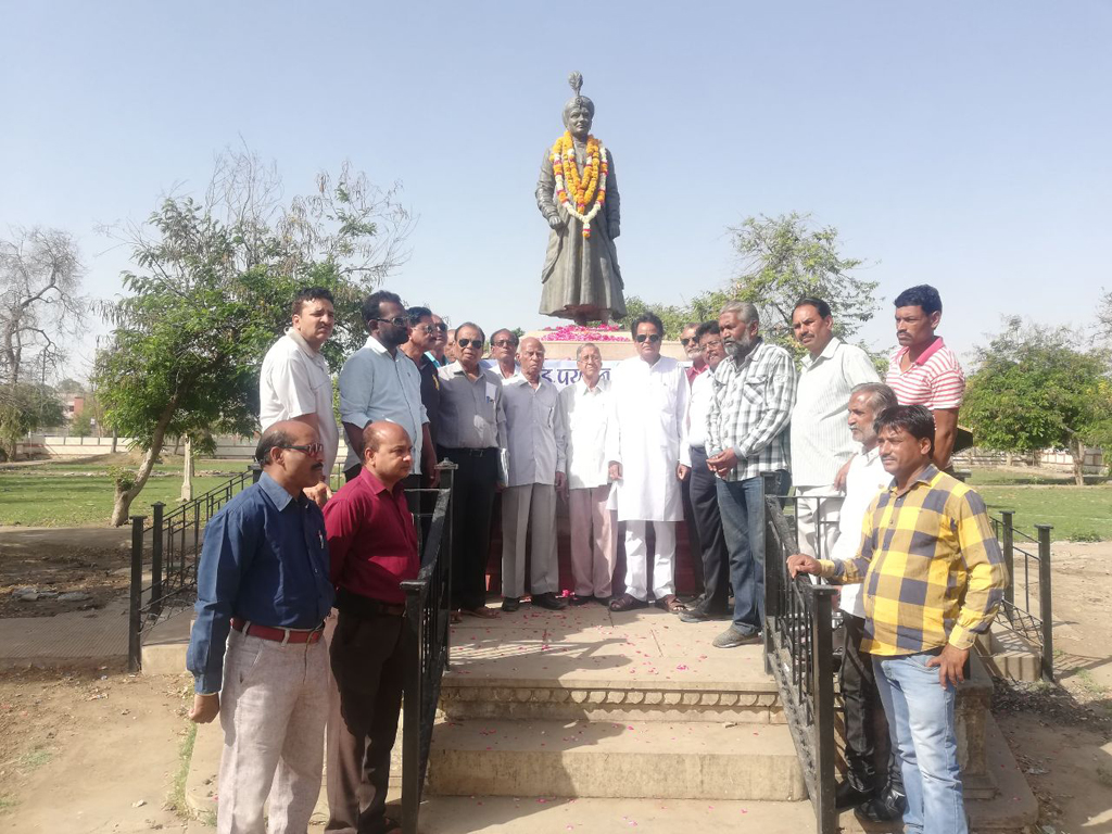 Worship of Bhavani Singh statue