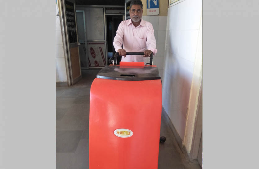 scrubber-dryer-machine-will-be-cleaned-in-the-hospital