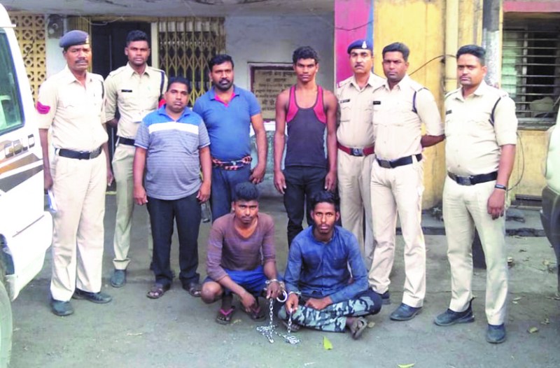 उनसे 180 लीटर डीजल और एक बोलेरो गाड़ी को जब्त किया है