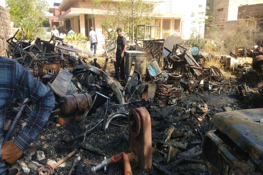 जोधपुर में फिर भडक़ी आग, जारी है बुझाने के प्रयास