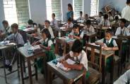 सभी अंग्रेजी माध्यम स्कूल के बच्चे परीक्षा में उलझे रहे