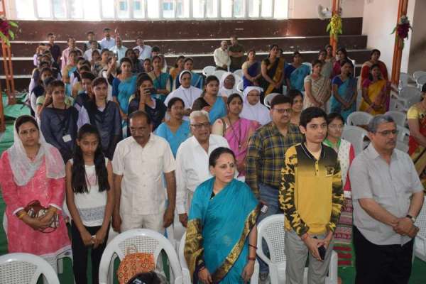 क्रिस्तुकुला कॉलेज में छात्राओं को मिली डिग्री, फोटो में देखें ग्रेजुएशन सेरेमनी