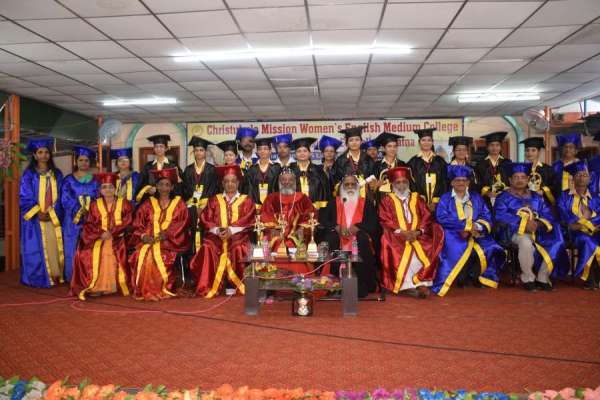 क्रिस्तुकुला कॉलेज में छात्राओं को मिली डिग्री, फोटो में देखें ग्रेजुएशन सेरेमनी