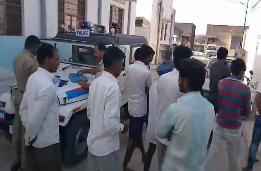 Youth killed cutting train in bhilwara