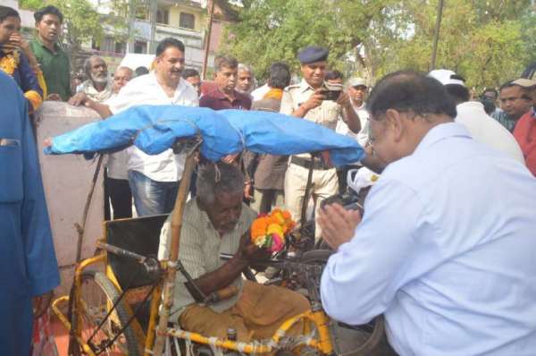 Collector Voting Lok Sabha Elections Narendra Modi Rahul Gandhi