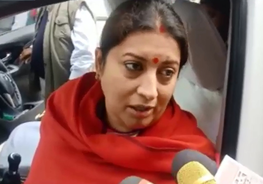 स्मृति ईरानी डिग्री मामलाः कांग्रेस ने की नामांकन रद्द करने की मांग, फिर आया यह कारार जवाब