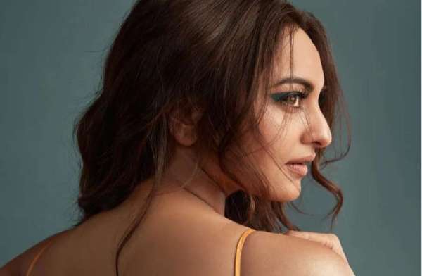 Sonakshi Sinha New Makup look photos