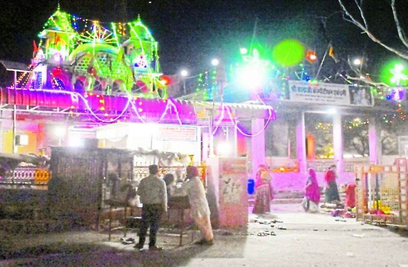बालाजी महाराज की आकर्षक झांकी।
