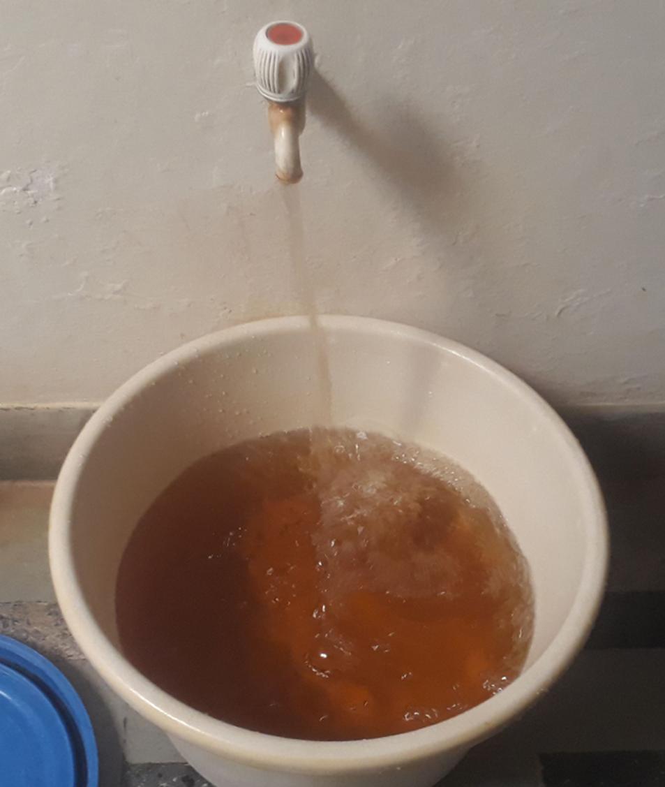 bhoo jalastar mein aaee giraavat, logon ko peena pad raha dooshit paan