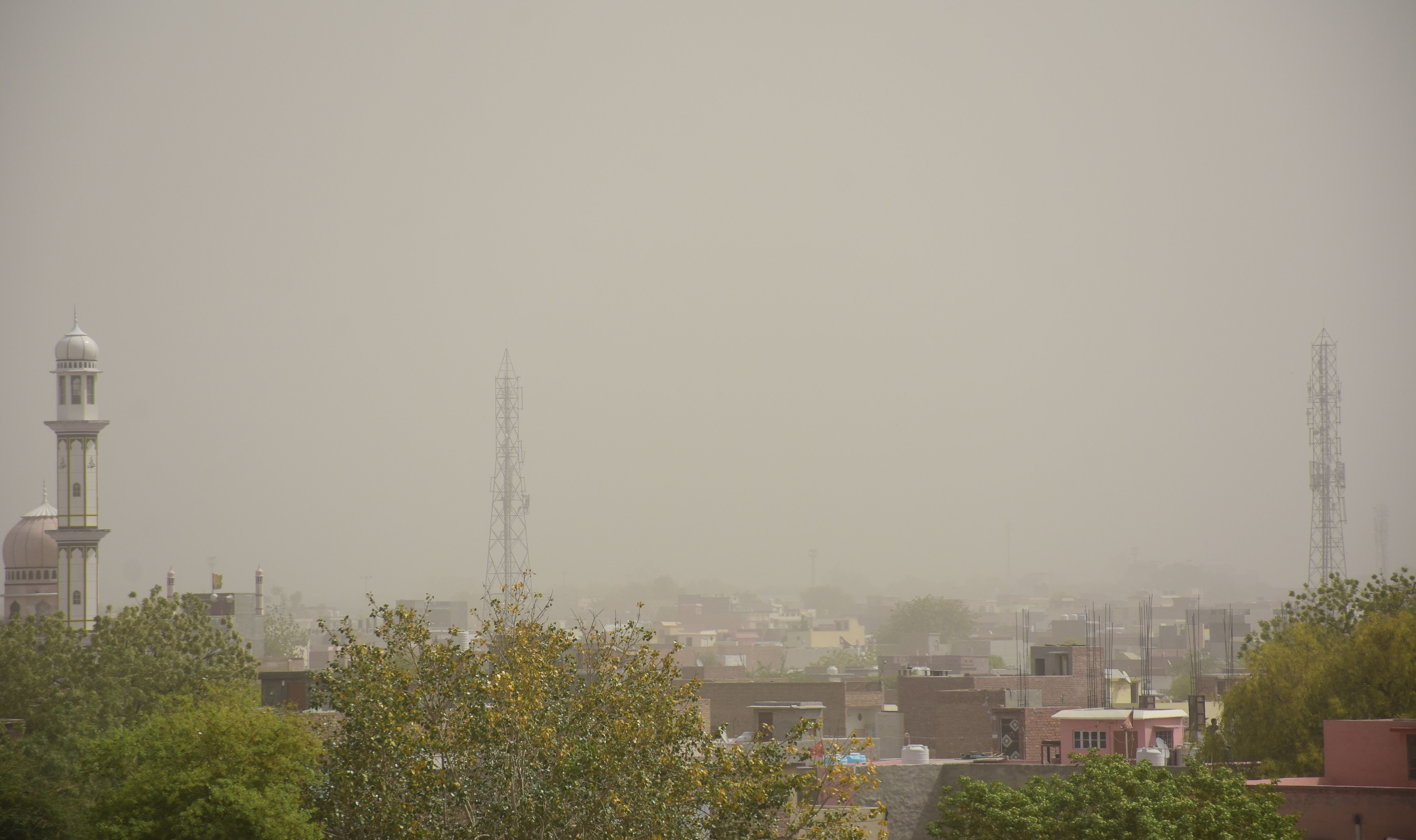 Dust winds of 12 km per hour