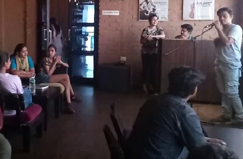 कोटा के शायरों का सियासतदारों पर तंज: ‘कलफ का कुर्ता मेरी पहचान लेकिन दिल है बेईमान, मैं नेता हूं…